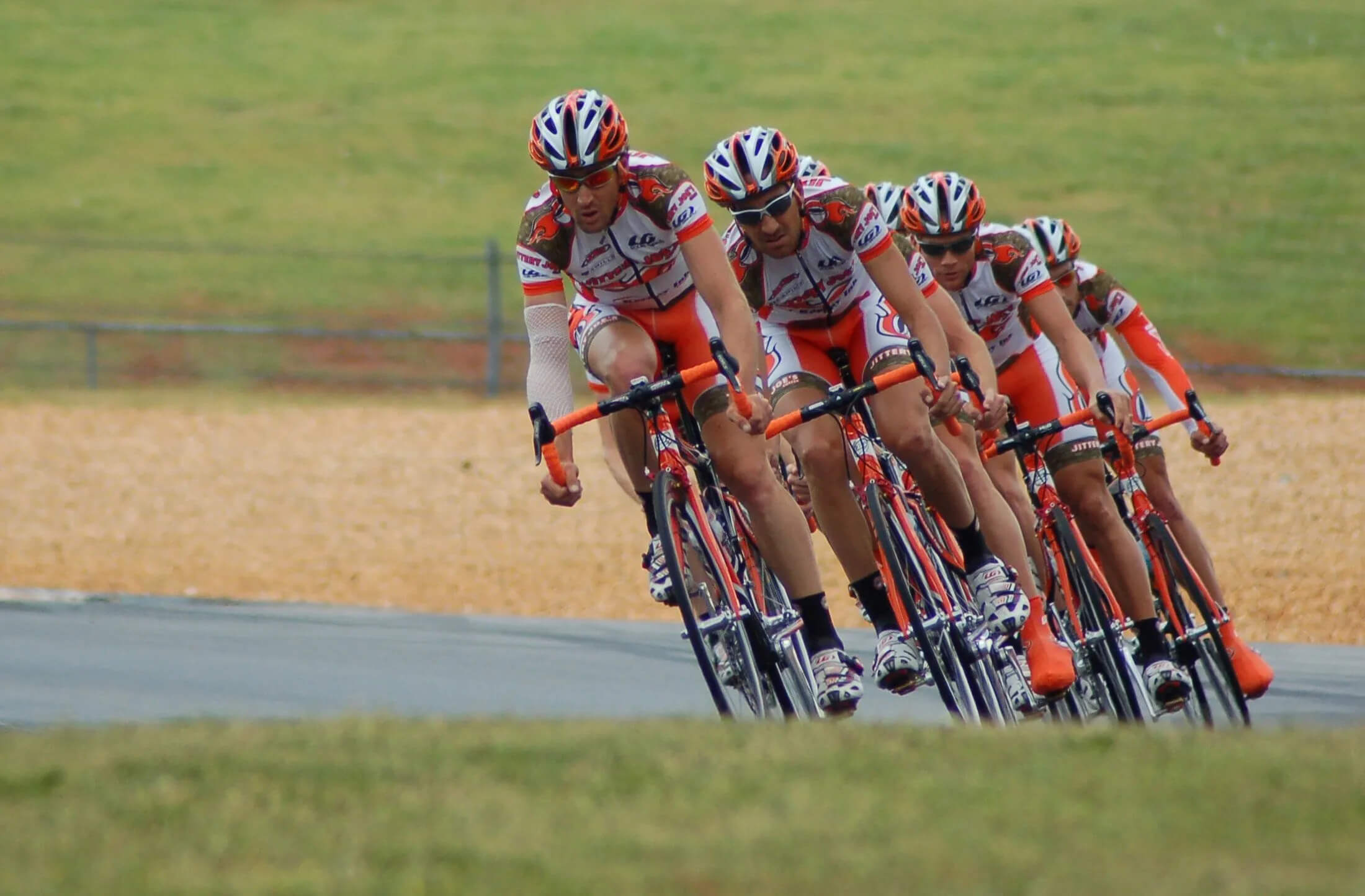 競輪 事故が発生、選手の安全対策が問われる