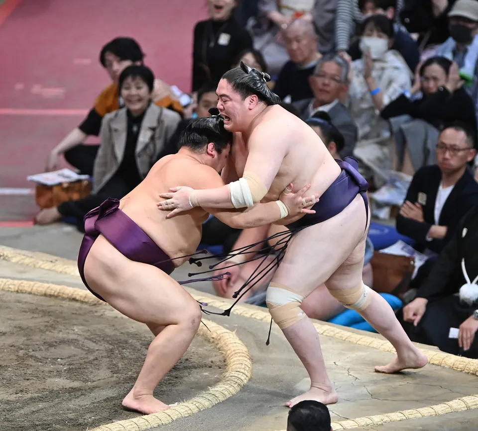 国技 館 座席 表の新設計発表（観客の快適さを追求した最新の配置と利便性）