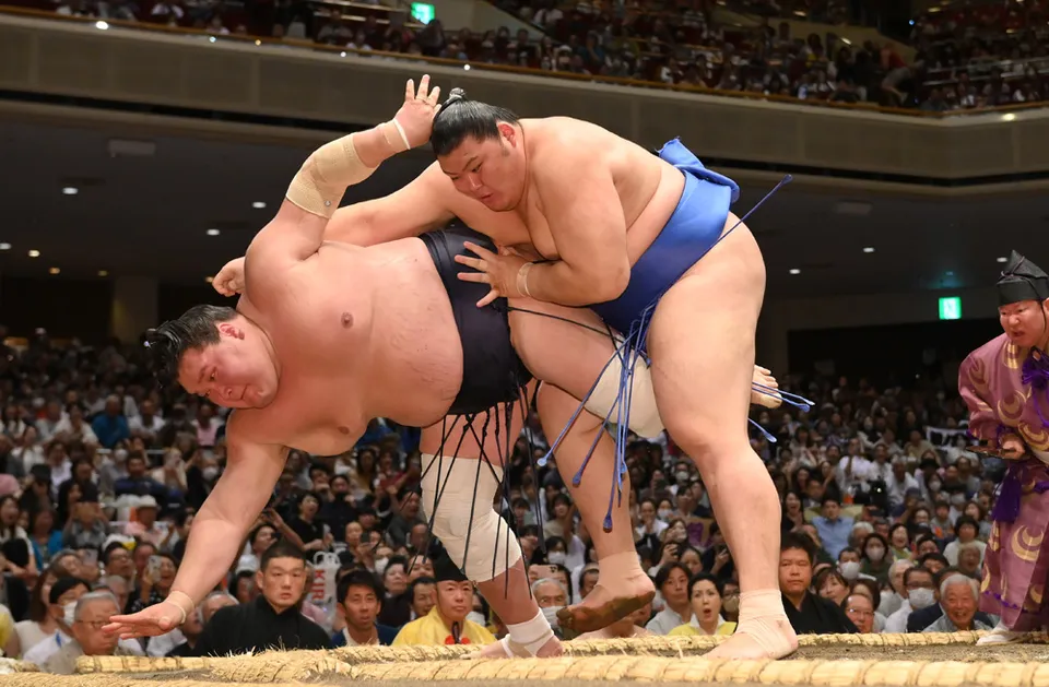 大相撲 取組の熱戦が繰り広げられる中、若手力士の活躍が注目される