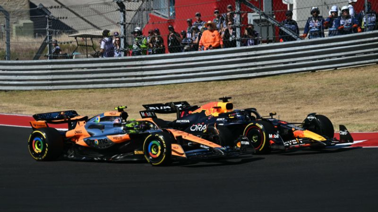アメリカGP: シャルル・ルクレールがフェラーリを1-2位に導き、フェルスタッペンは3位に甘んじる