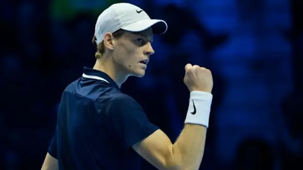 メドベージェフのフラストレーションの中、シナーとフリッツがATPファイナル初日に勝利