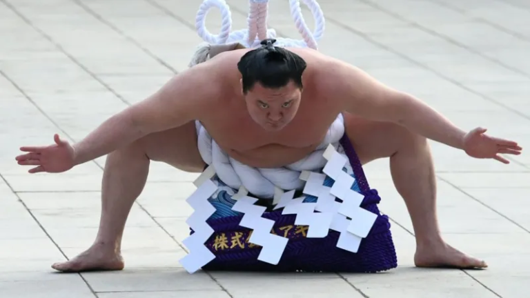 白鵬：弟子の暴力で最高位の横綱が降格