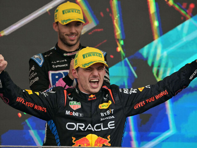 フェルスタッペン、逆境を乗り越えてブラジルGPで勝利を収める