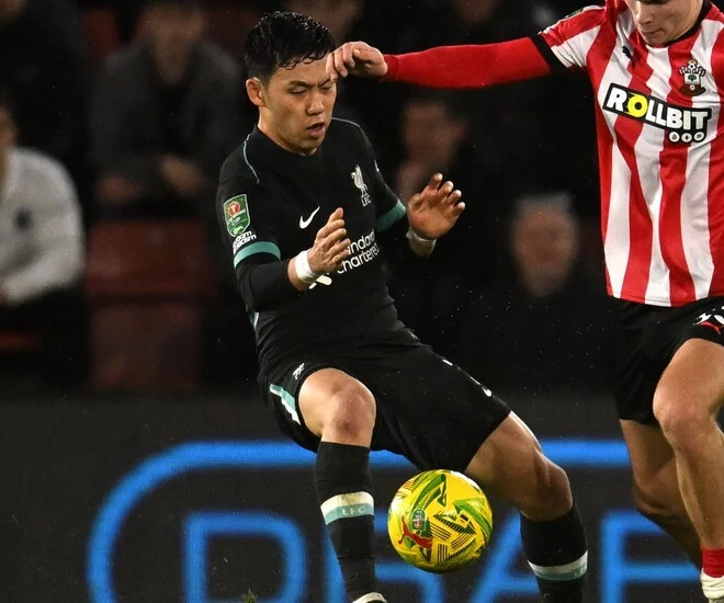 遠藤航、リバプールでキャプテンマーク着用！歴史的快挙にファン驚嘆