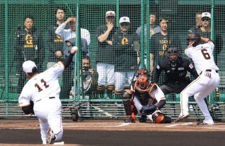 巨人・田中将大と坂本勇人がシート打撃で対戦！スタンドは拍手喝采　幼少期からの盟友対決に注目