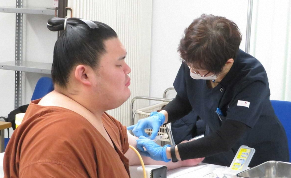 大の里、大嫌いな注射に“決死の覚悟”で臨む 健康診断を受ける 大の里、大嫌いな注射に“決死の覚悟”で臨む 健康診断を受ける