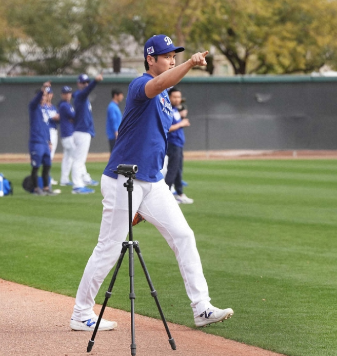 ロバーツ監督、大谷翔平の“ポルシェいたずら”に仕返しを予告「キャンプ終了まで長い