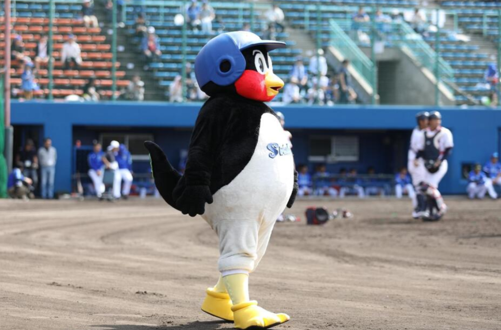 高津監督の手紙で再び涙腺崩壊…ヤクルト「つば九郎」担当者への追悼がSNSで話題に 高津監督の手紙で再び涙腺崩壊…ヤクルト「つば九郎」担当者への追悼がSNSで話題に