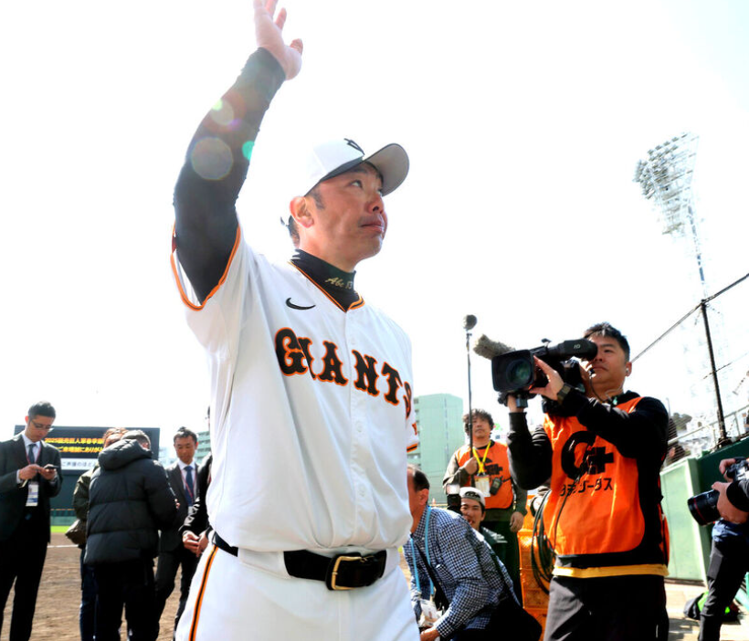 「岡本が一塁、キャベッジが右翼」阿部監督が新布陣を明言 守備重視の戦略でリーグ連覇へ 「岡本が一塁、キャベッジが右翼」阿部監督が新布陣を明言 守備重視の戦略でリーグ連覇へ