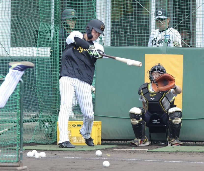 高寺望夢が外野挑戦で開幕1軍へ猛アピール キャンプ対外試合で打率5割の活躍 高寺望夢が外野挑戦で開幕1軍へ猛アピール キャンプ対外試合で打率5割の活躍