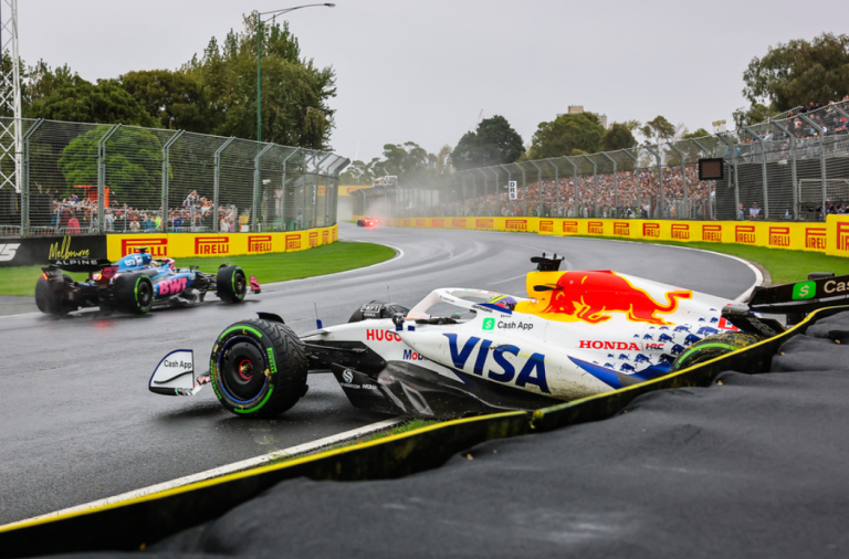 F1開幕戦で涙を見せるハジャー、マルコ博士の辛辣コメントとホーナー代表の温情