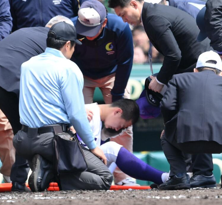 天理・石井捕手が頭部死球で担架搬送もベンチ復帰　痛みに耐えチームを鼓舞