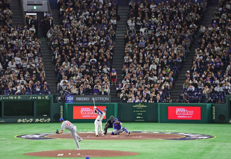 大谷翔平の今季1号を巡る判定に米ファンが沸騰　「操作された結果」との声も
