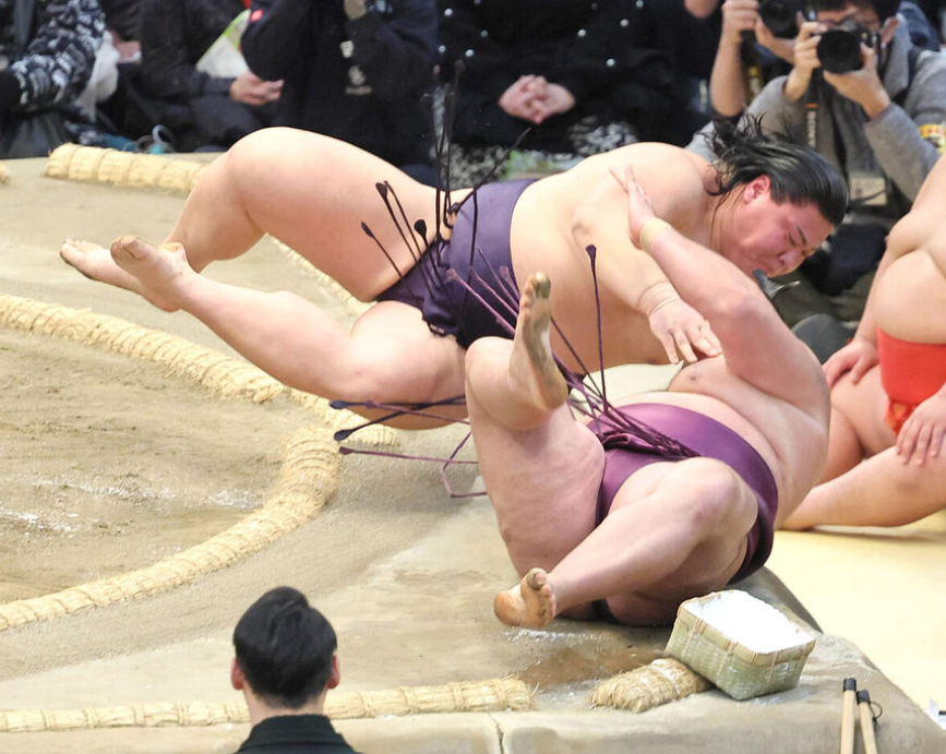 草野が十両で史上最速タイの12日目優勝!新十両記録を更新 草野が十両で史上最速タイの12日目優勝!新十両記録を更新